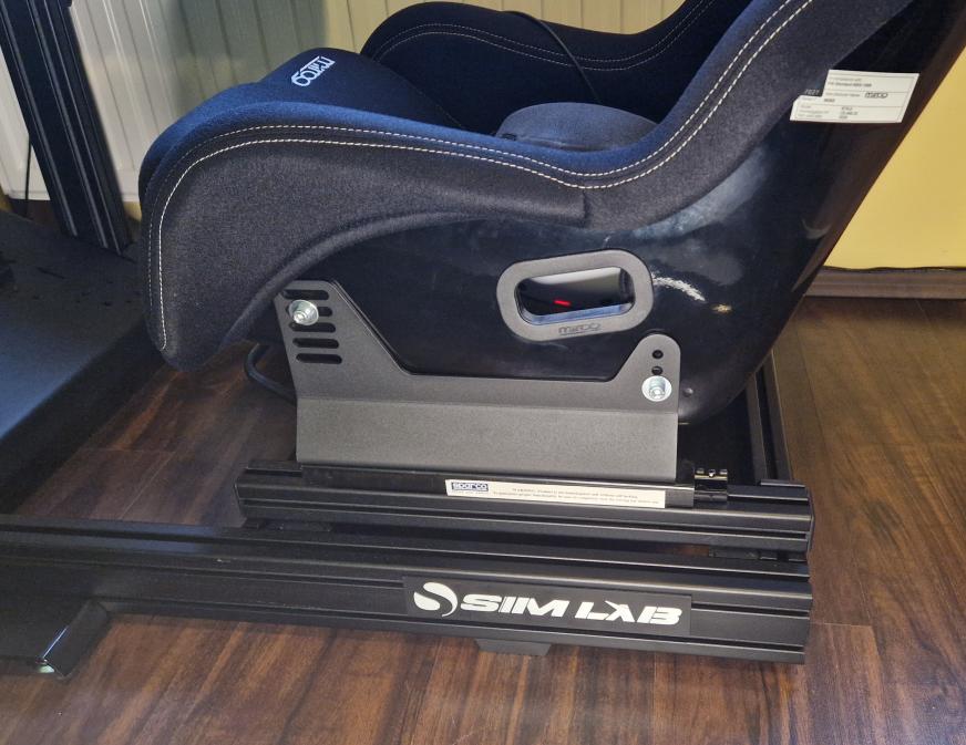 Egyedi logo NUT8-as ALU profilhoz